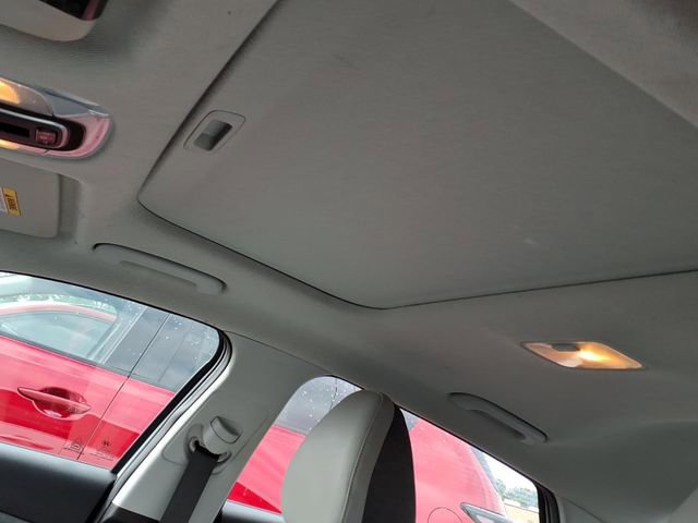 Used 2021 Hyundai Elantra Limited image 10