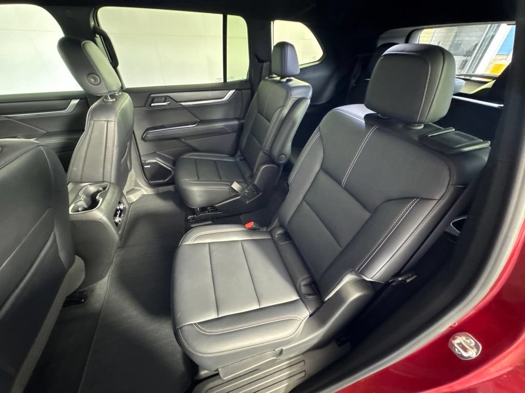 Certified 2026 GMC Acadia Elevation w/ Elevation Premium Package AWD/4WD image 35