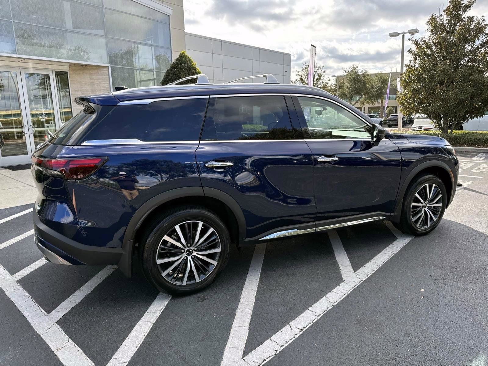 Certified 2025 INFINITI QX60 Sensory image 2