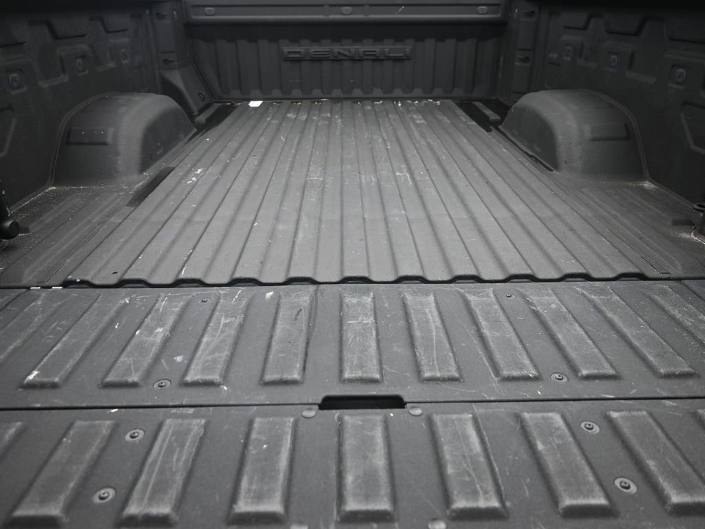 Used 2024 GMC Sierra 2500 Denali w/ Denali Reserve Package image 9