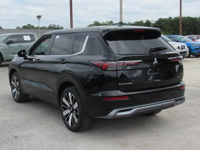New 2025 Mitsubishi Outlander SE image 5