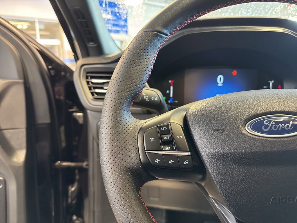 Used 2025 Ford Escape ST-Line AWD/4WD image 17