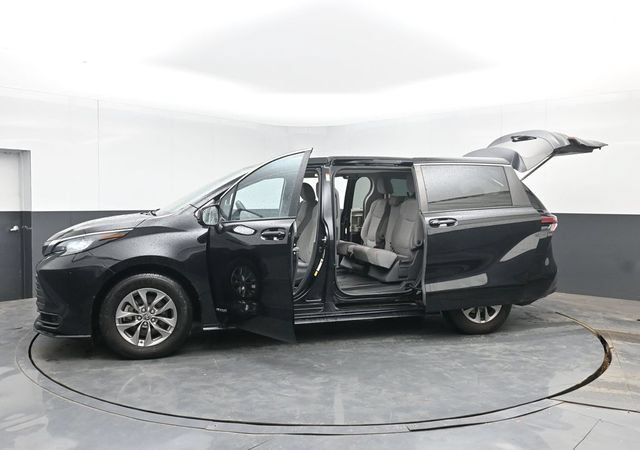 Used 2021 Toyota Sienna LE FWD image 53