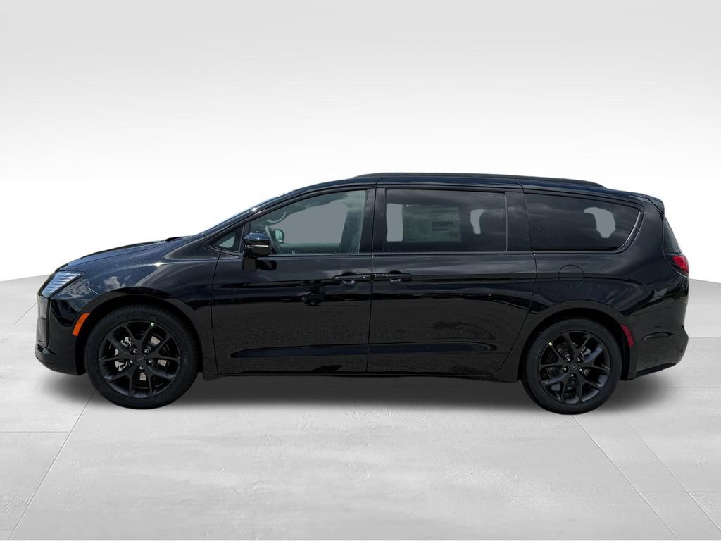 New 2027 Chrysler Pacifica Limited w/ S Appearance Package FWD image 2