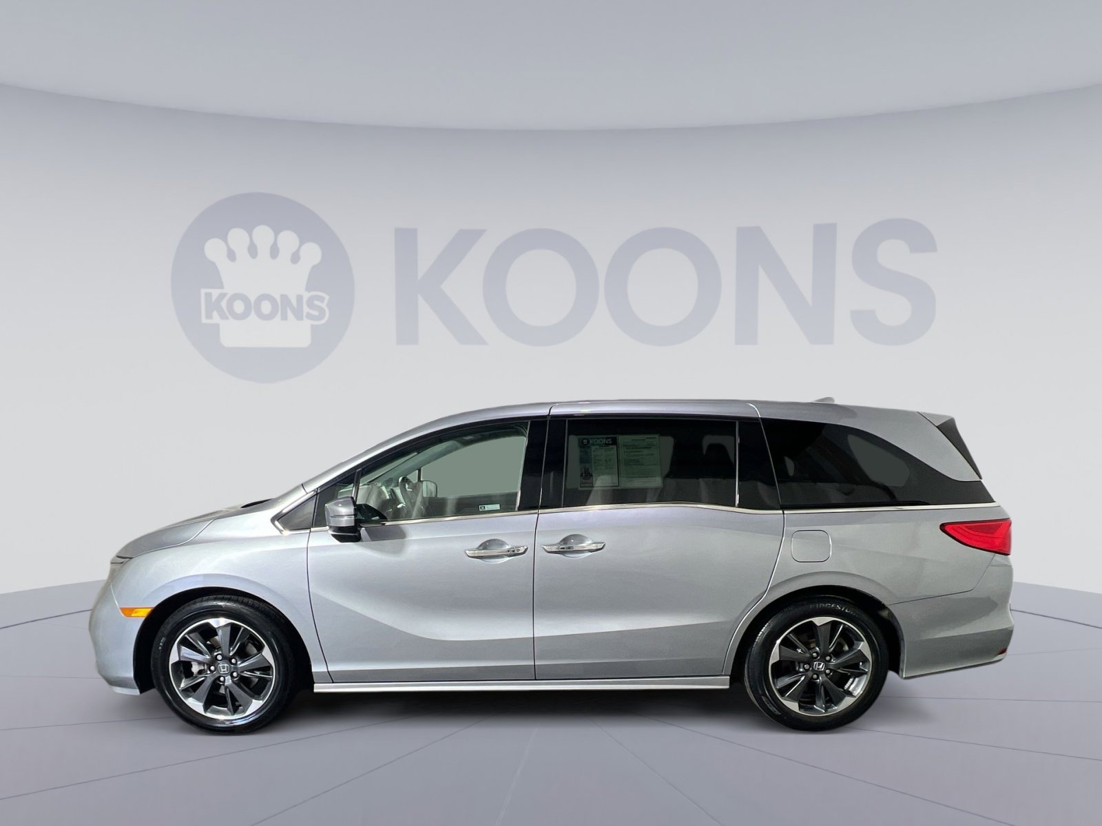 Used 2023 Honda Odyssey Elite image 2