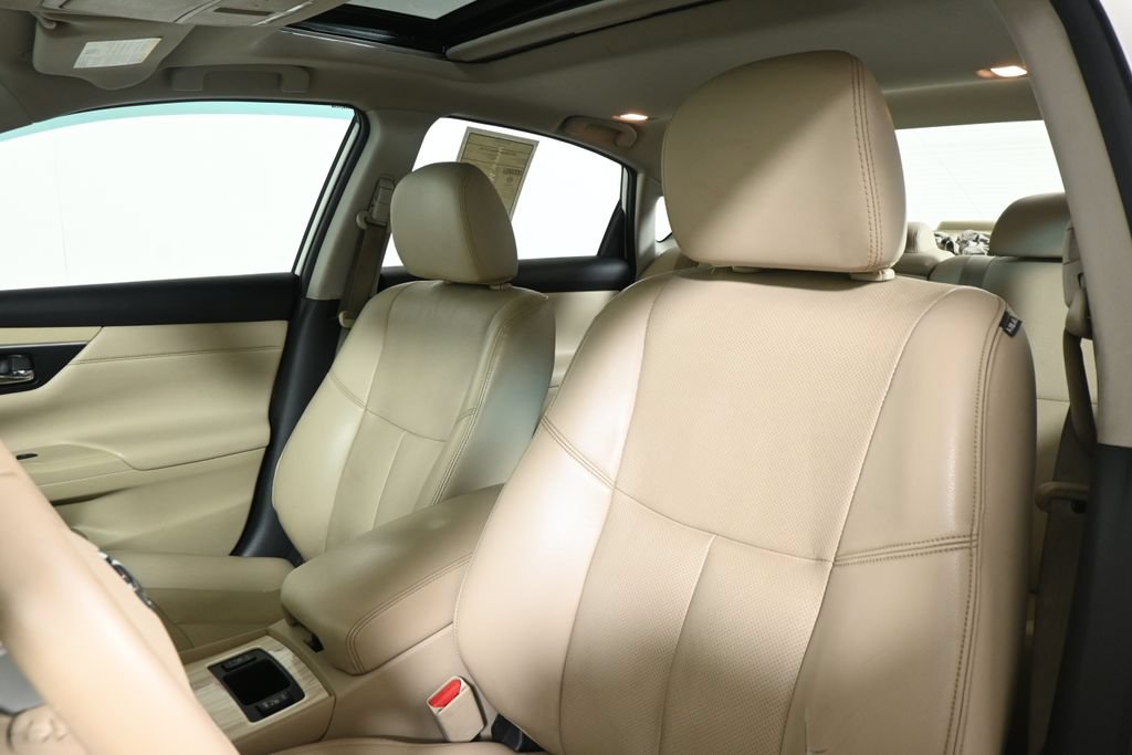 Used 2016 Nissan Altima 2.5 SL w/ Moonroof Package FWD image 16