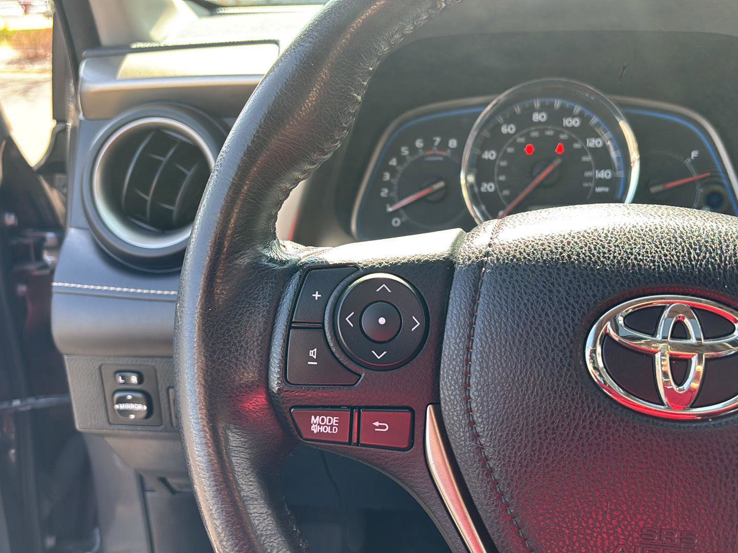 Used 2014 Toyota RAV4 Limited w/ Technology Package AWD/4WD image 27