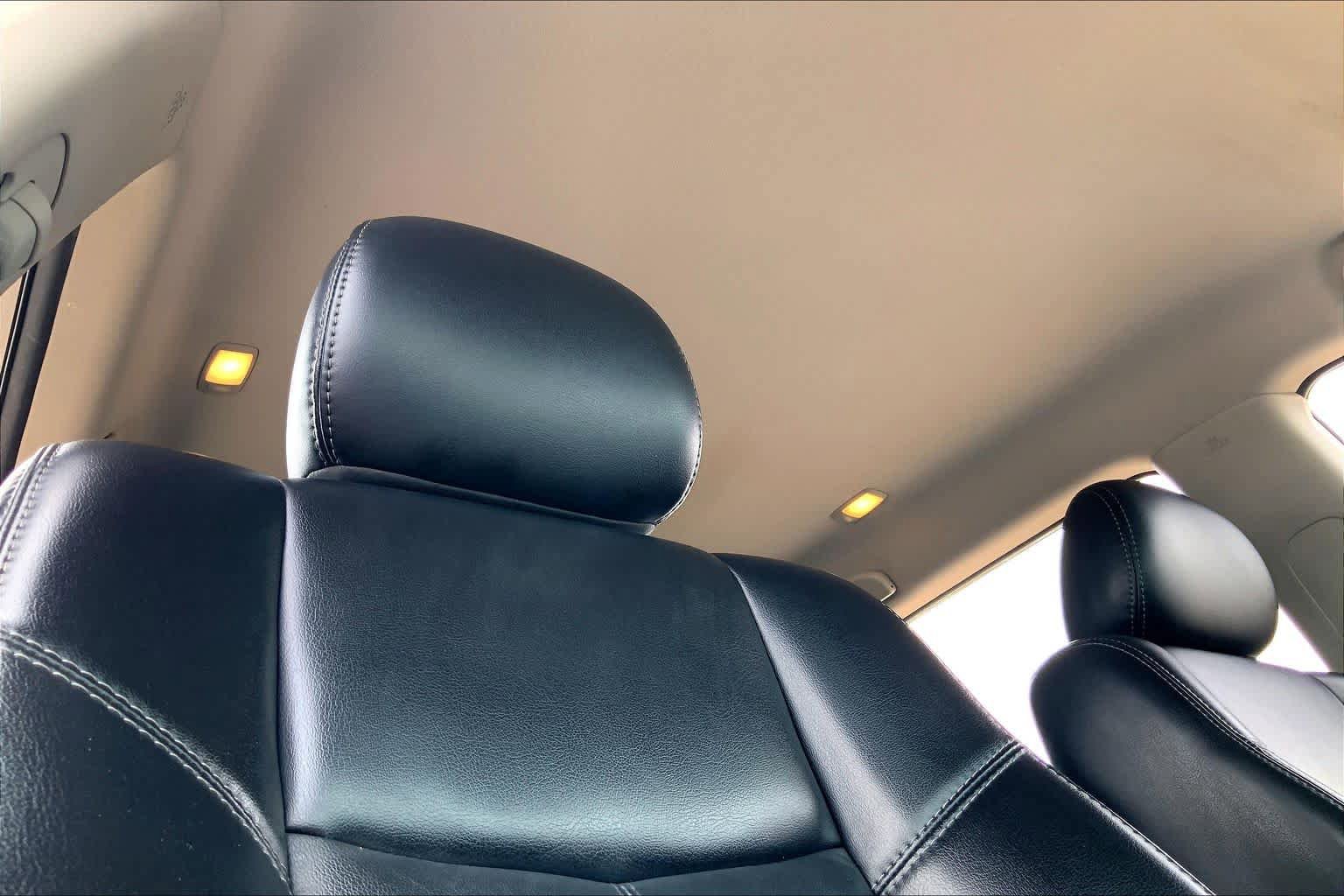 Used 2019 Nissan Pathfinder SL AWD/4WD image 14