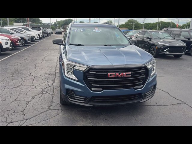 Certified 2024 GMC Terrain SLE w/ Driver Convenience Package FWD image 3