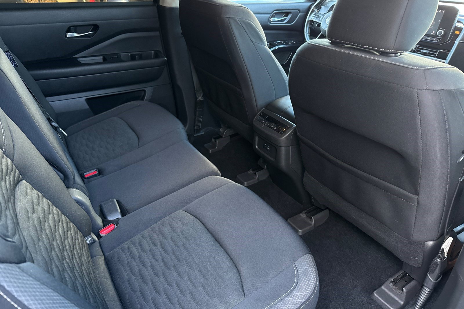 Used 2022 Nissan Pathfinder SV w/ SV Black Package FWD image 33