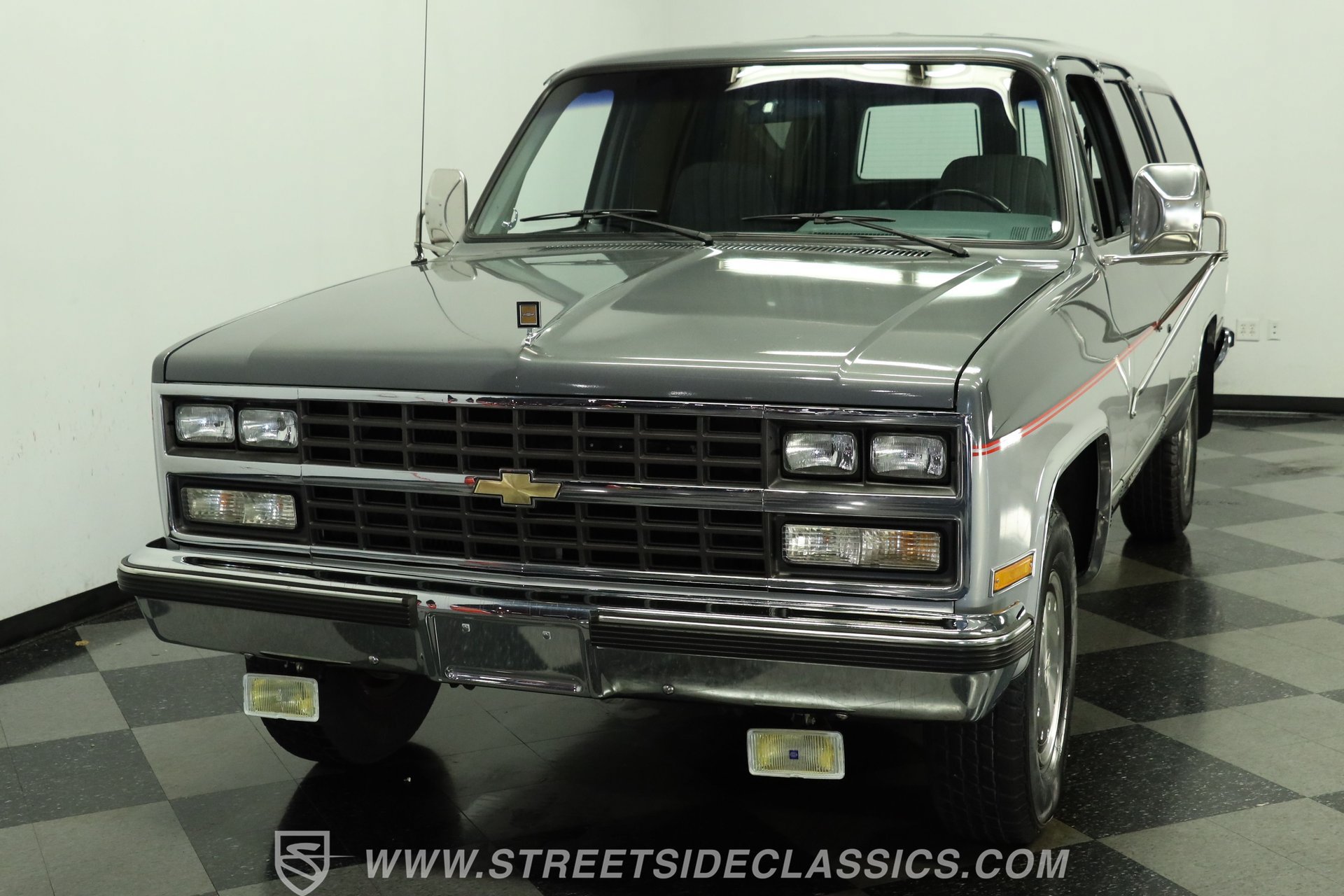 Used 1990 Chevrolet Suburban 2500 RWD image 17
