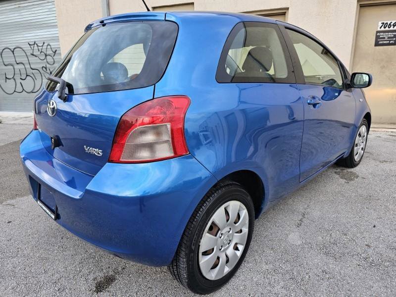 Used 2007 Toyota Yaris 2-Door Hatchback image 3