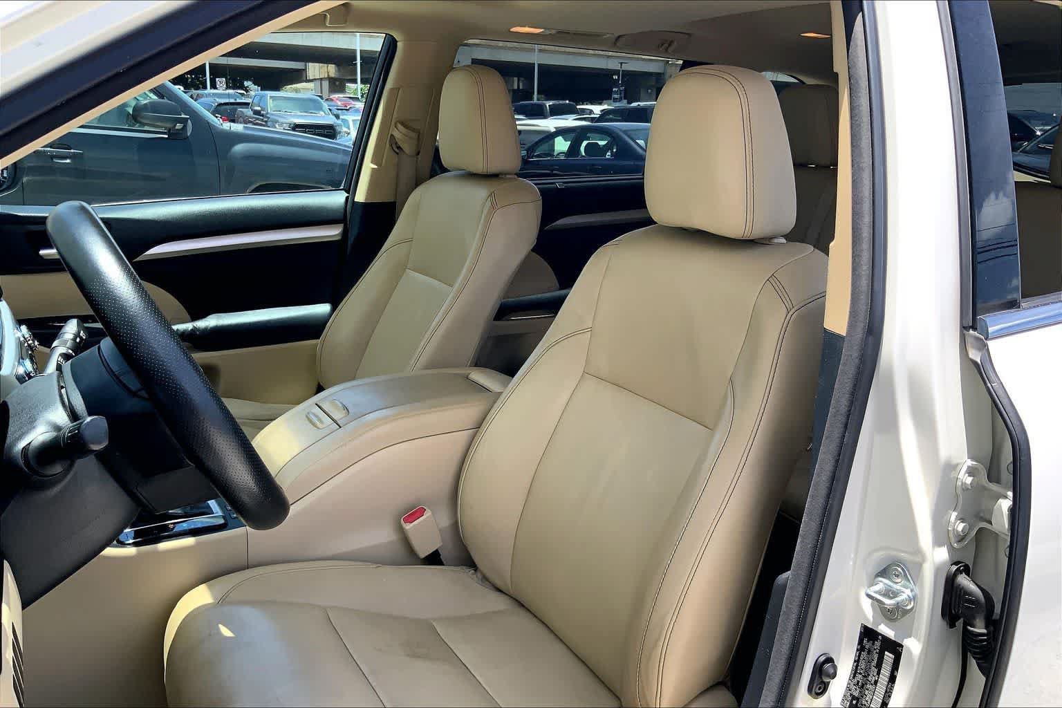 Used 2014 Toyota Highlander XLE w/ Preferred Accessory Package AWD/4WD image 11