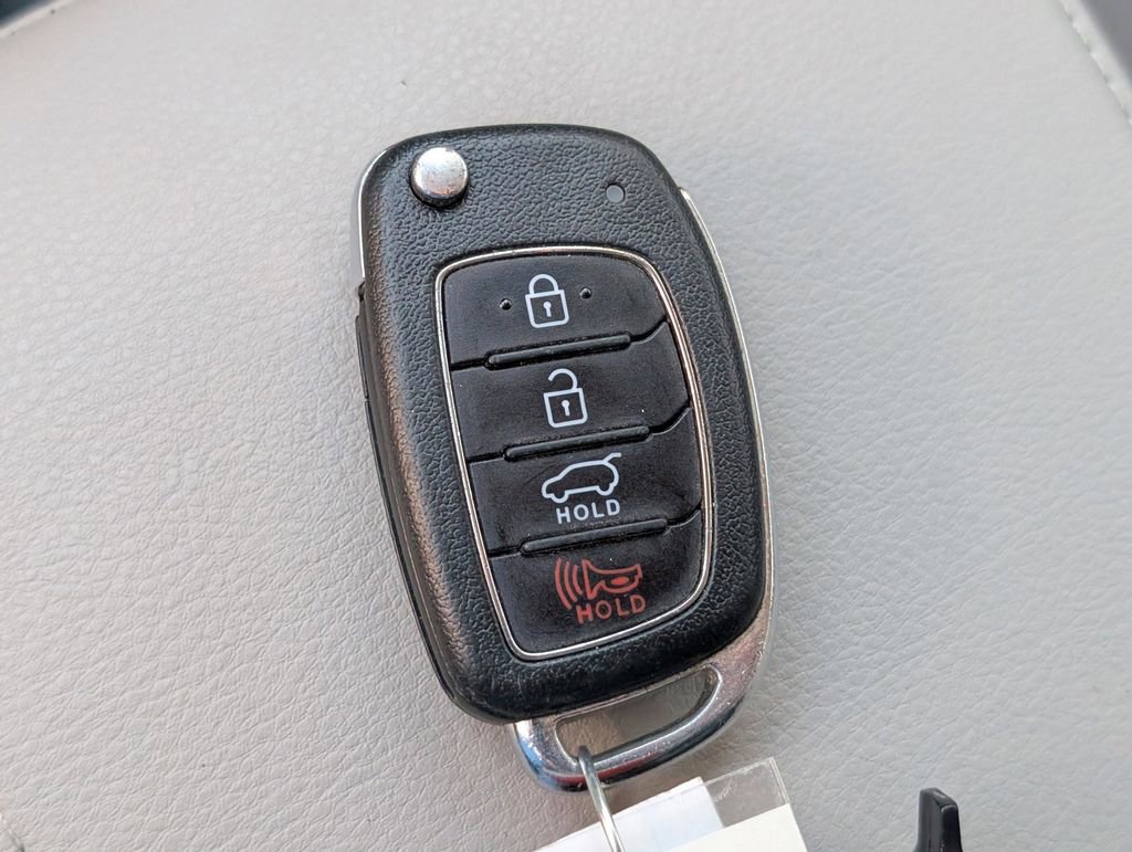 Used 2020 Hyundai Tucson SE image 29