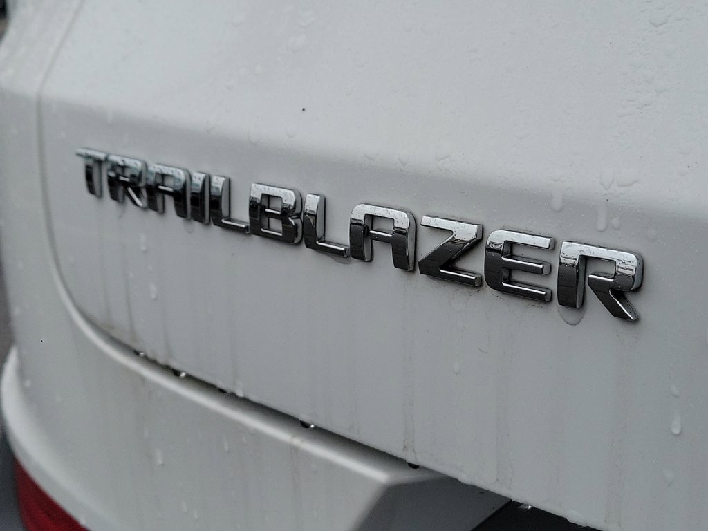Used 2022 Chevrolet TrailBlazer LT w/ Driver Confidence Package FWD image 9