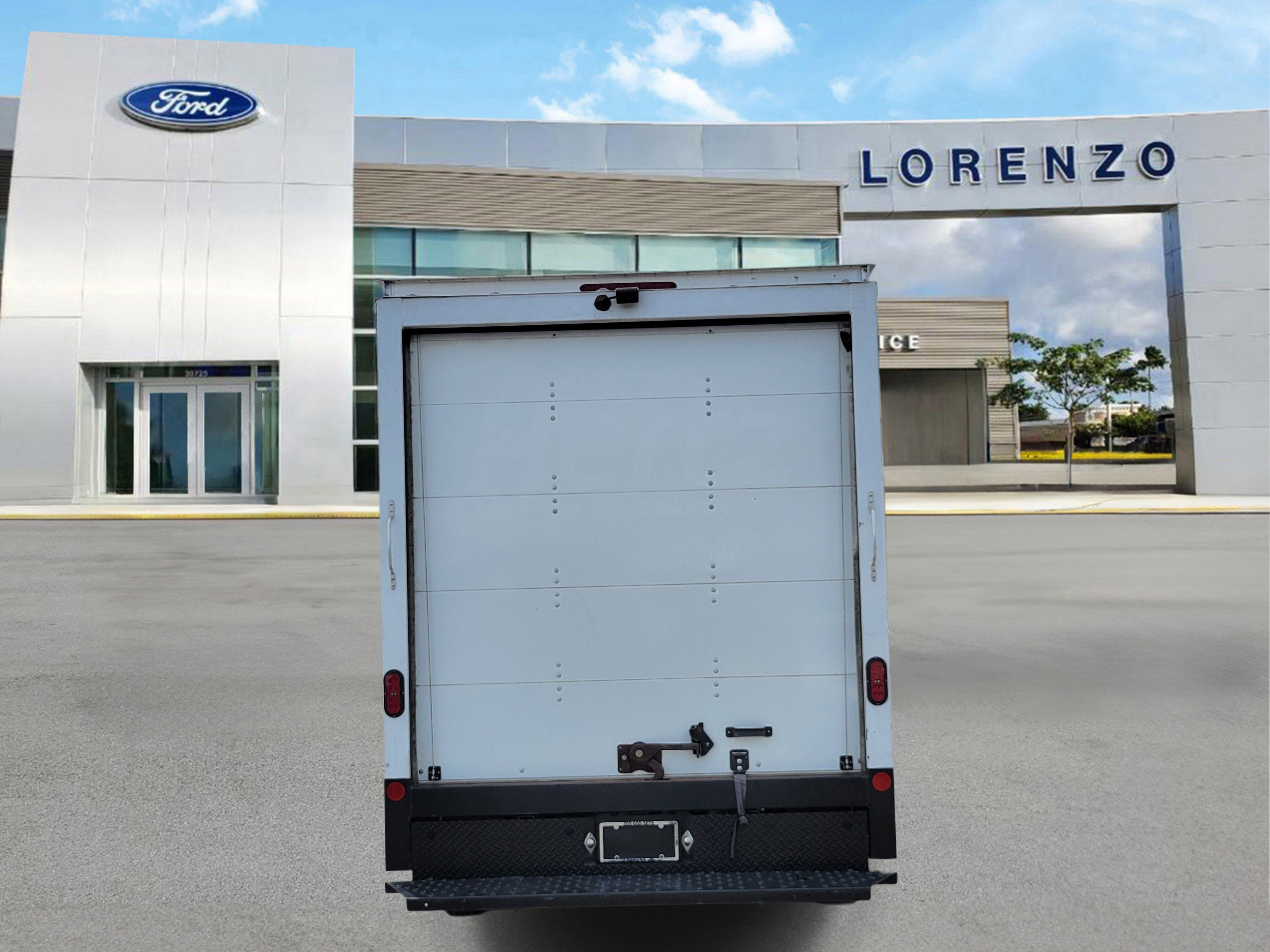 Used 2023 Ford Transit 350 DRW RWD image 6