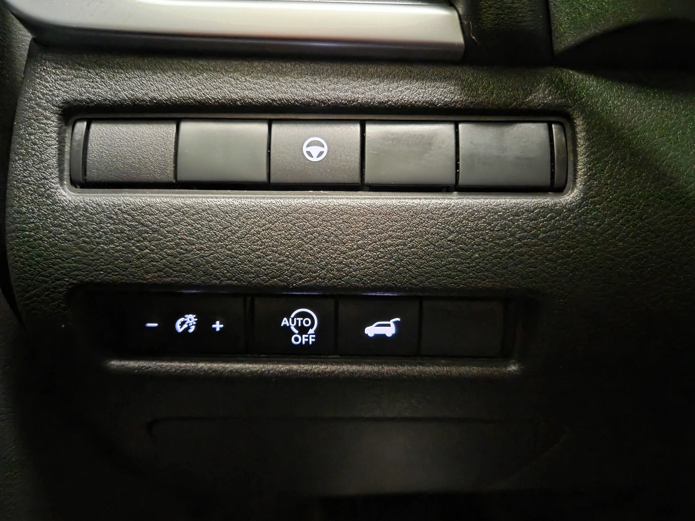 Used 2025 Nissan Rogue SV FWD image 23