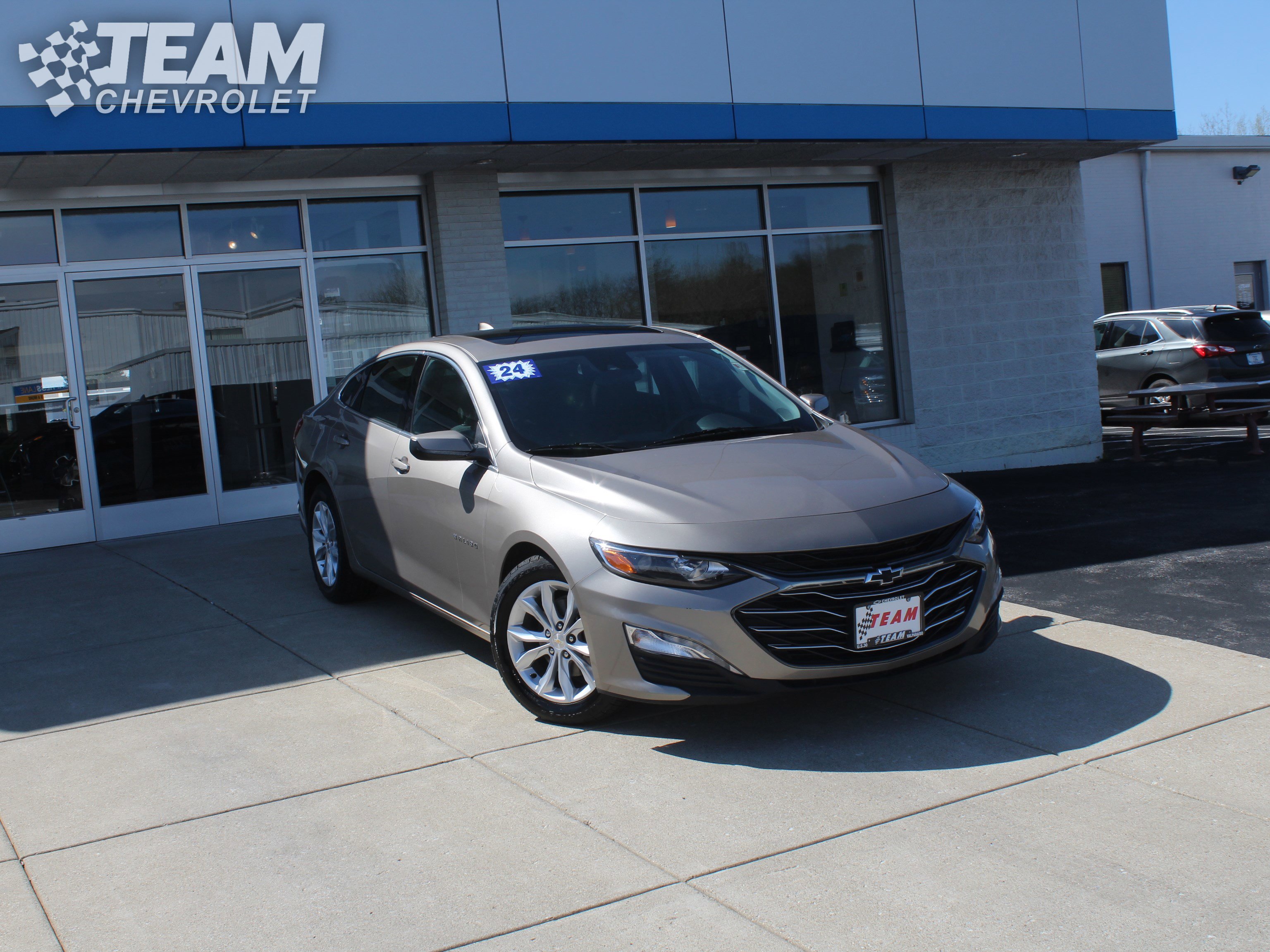 Used 2024 Chevrolet Malibu LT FWD image 2