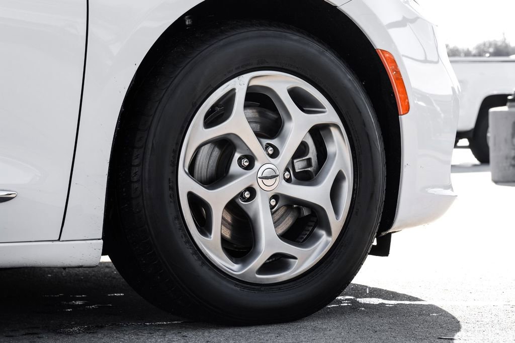 Used 2023 Chrysler Pacifica Limited image 58