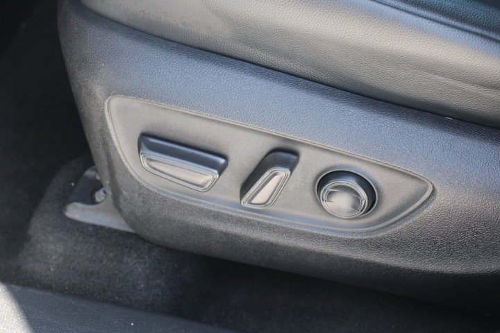 Used 2023 Toyota Highlander XLE FWD image 12