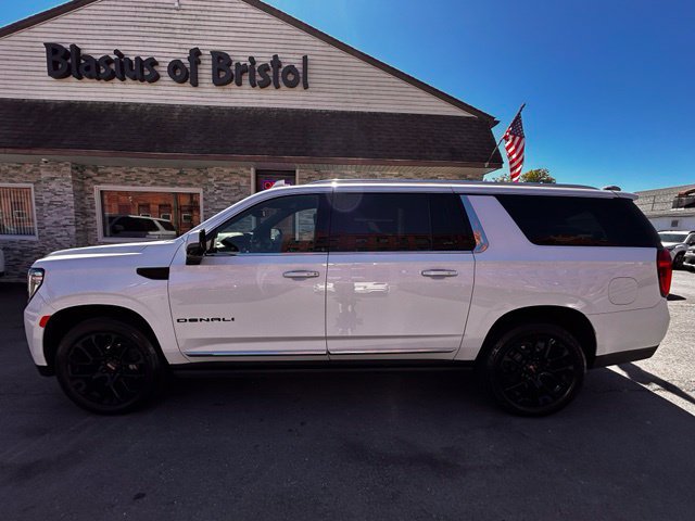Used 2023 GMC Yukon XL Denali AWD/4WD image 4