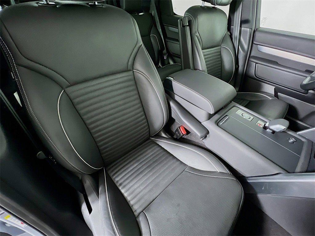 Certified 2024 Land Rover Discovery Dynamic SE image 30