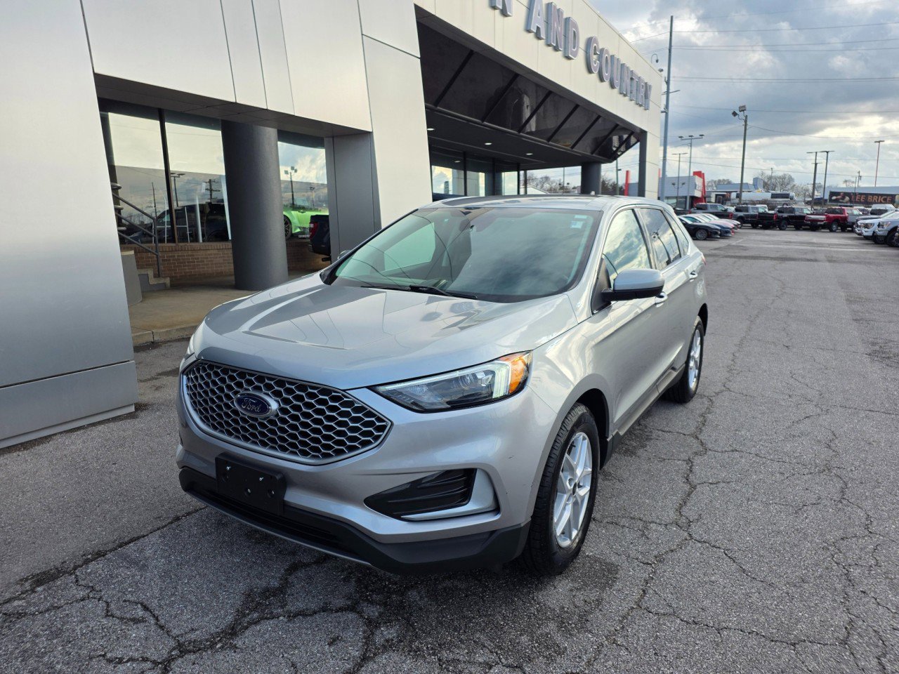 Used 2024 Ford Edge SEL image 2