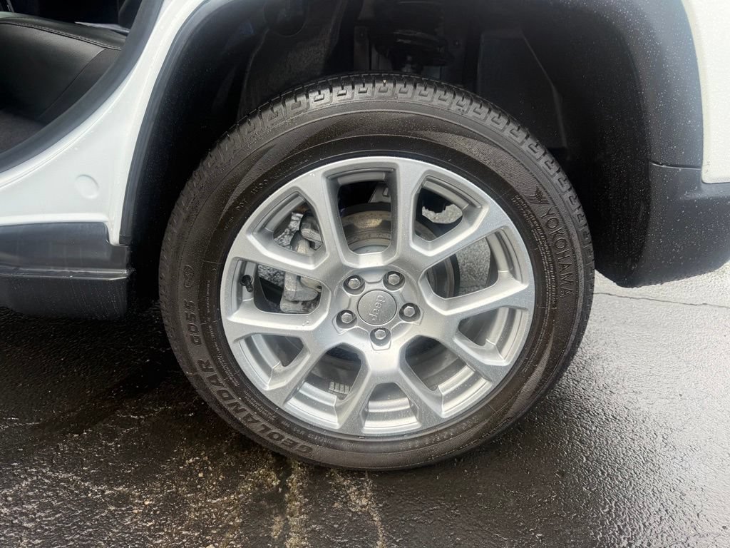 Used 2022 Jeep Compass Latitude AWD/4WD image 32
