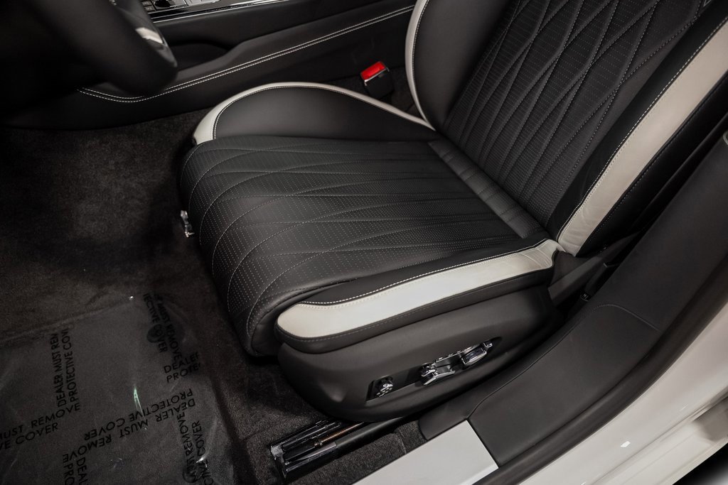 Used 2023 Bentley Flying Spur W12 image 33