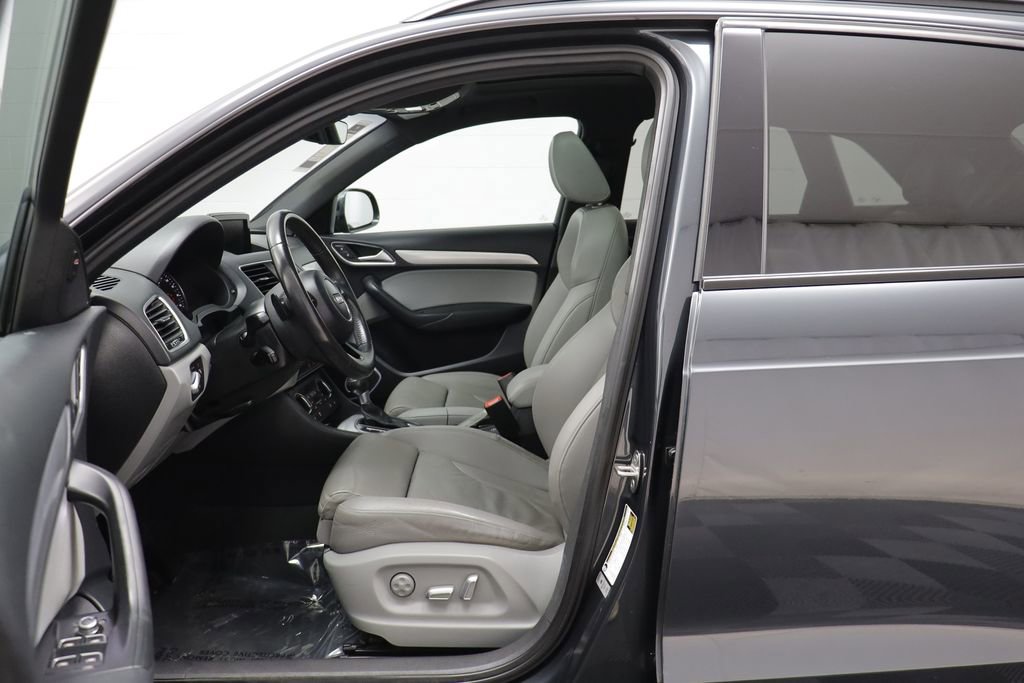 Used 2017 Audi Q3 2.0T Prestige w/ Prestige Package image 5