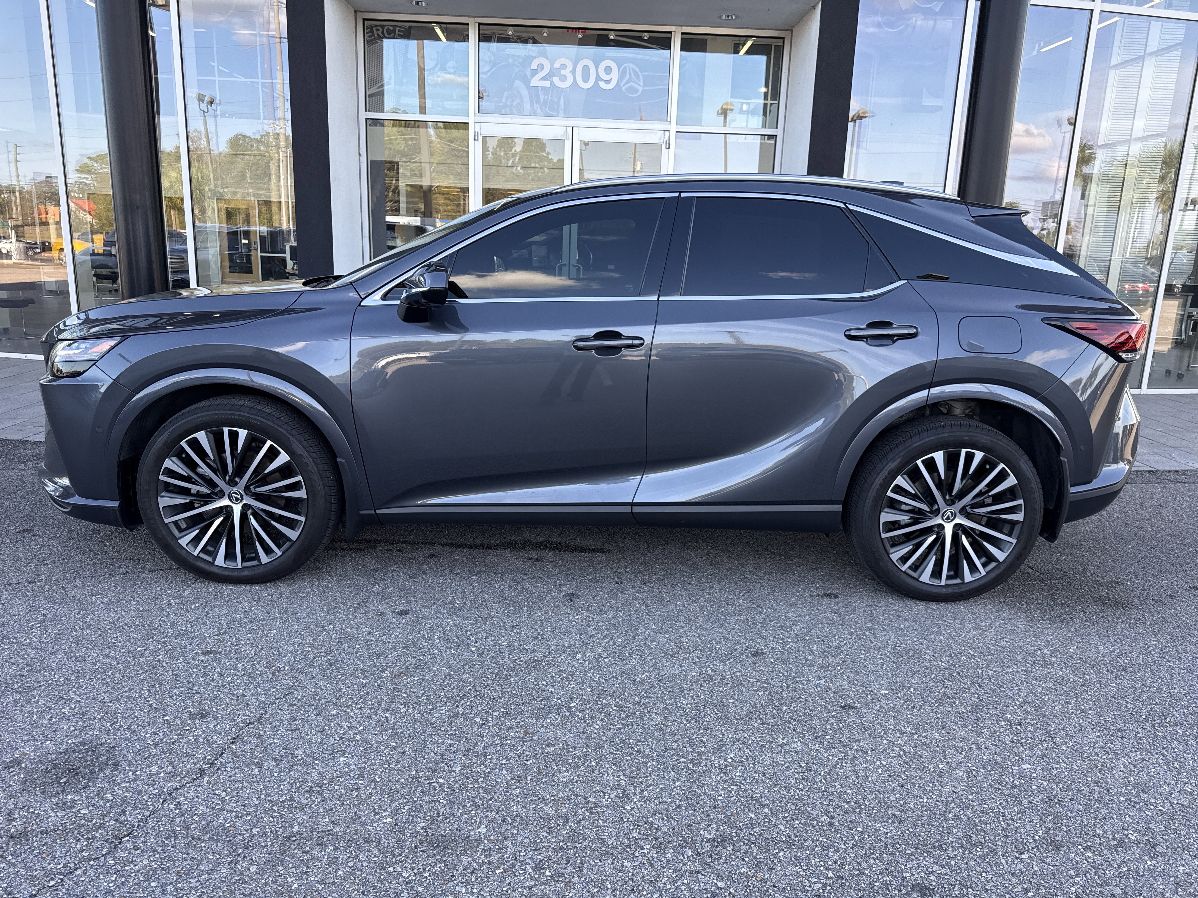 Used 2024 Lexus RX 350 Premium Plus image 2