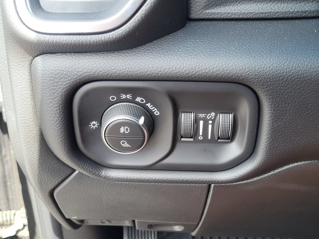 New 2026 RAM 2500 Laramie AWD/4WD image 28