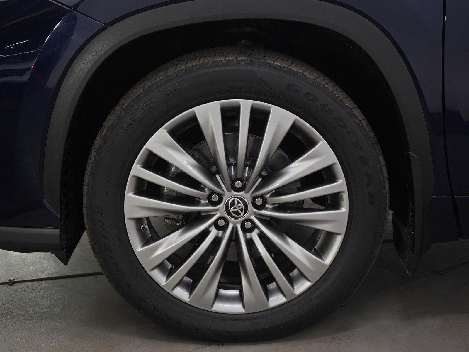 Used 2020 Toyota Highlander Platinum image 30