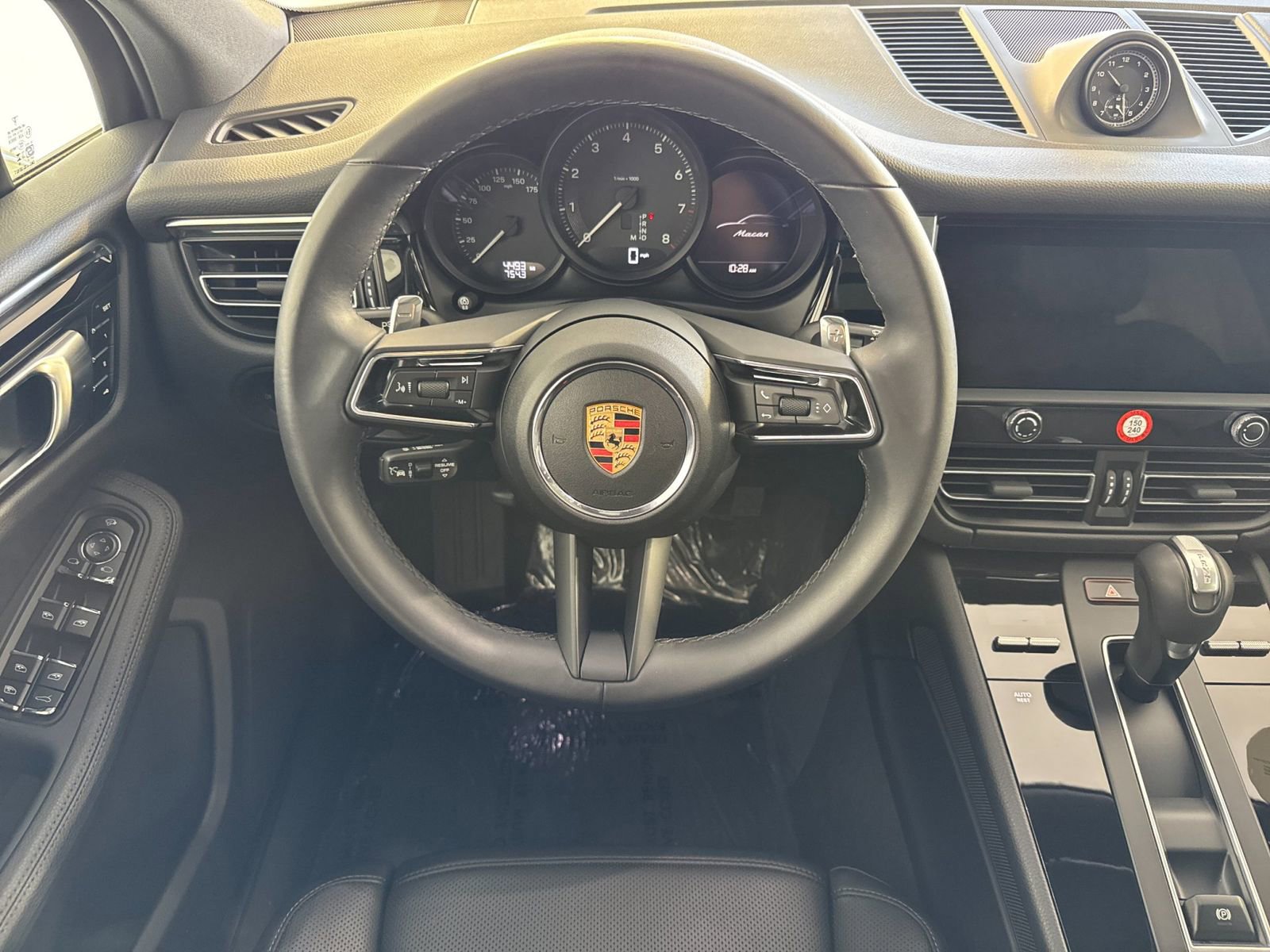 Certified 2025 Porsche Macan image 16