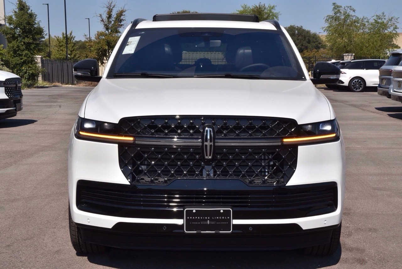 New 2025 Lincoln Navigator L Reserve w/ Jet Appearance Package AWD/4WD image 9