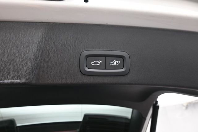 Used 2023 Volvo XC40 B5 Plus w/ Driver Assist Package AWD/4WD image 32