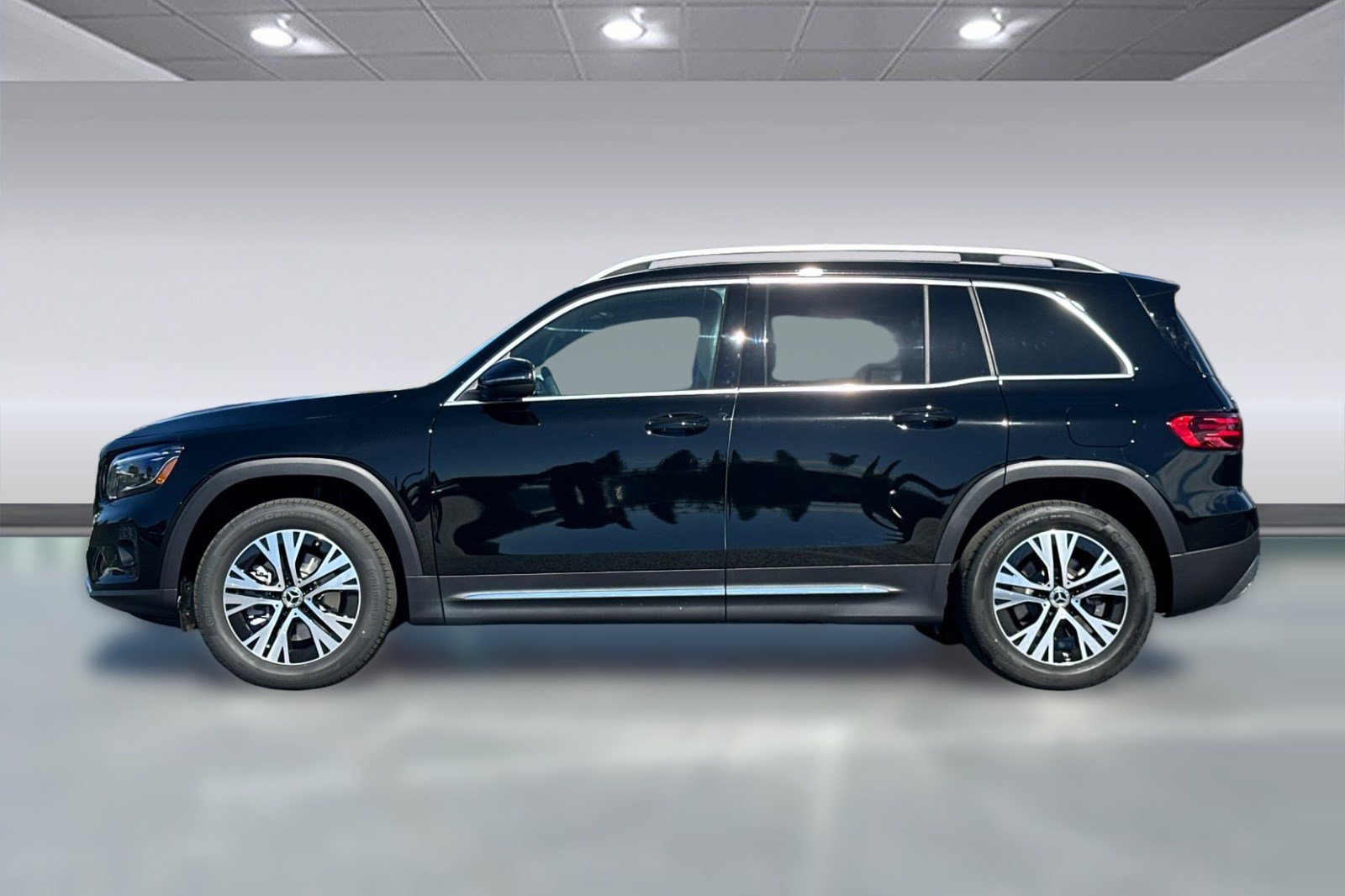 New 2026 Mercedes-Benz GLB 250 image 2