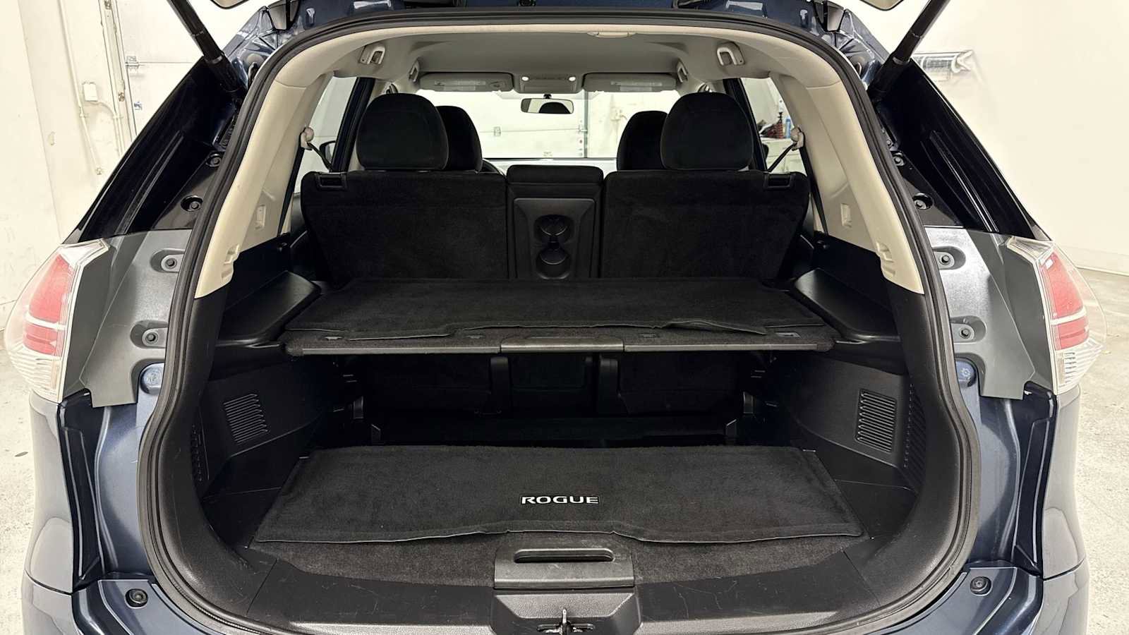 Used 2016 Nissan Rogue SV w/ SV Premium Package image 27