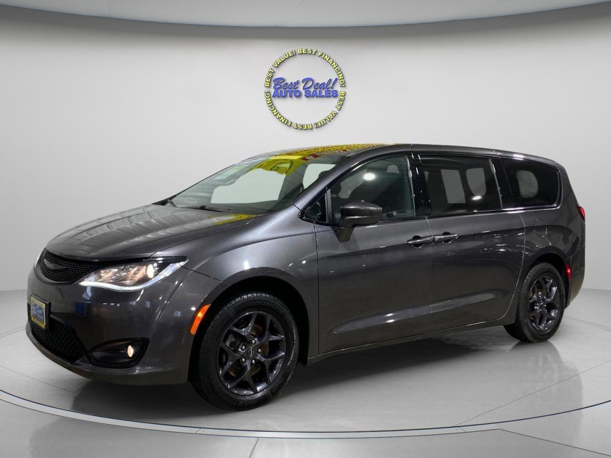 Used 2018 Chrysler Pacifica Touring Plus w/ S Appearance Package FWD image 1