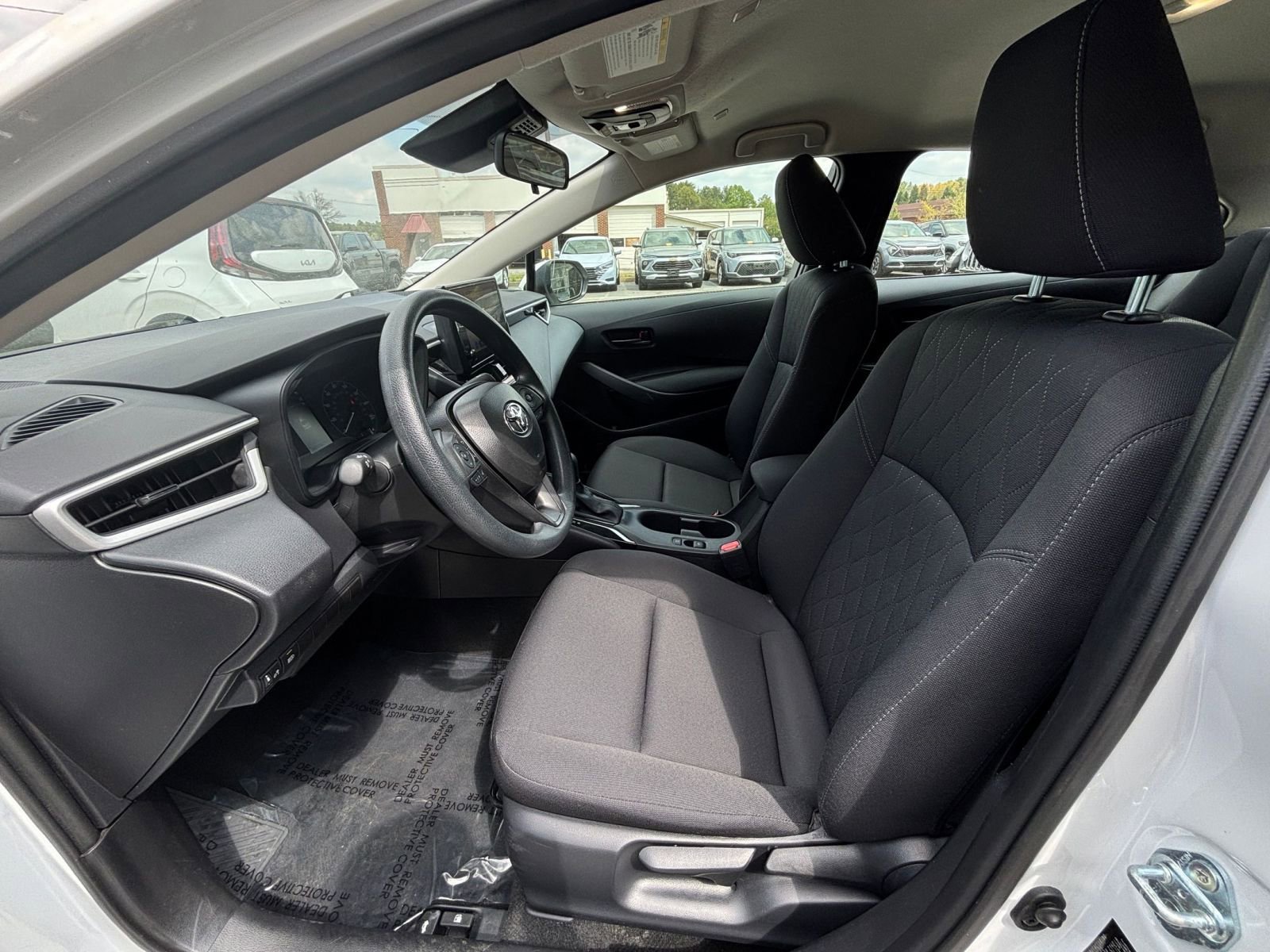 Used 2025 Toyota Corolla LE image 28