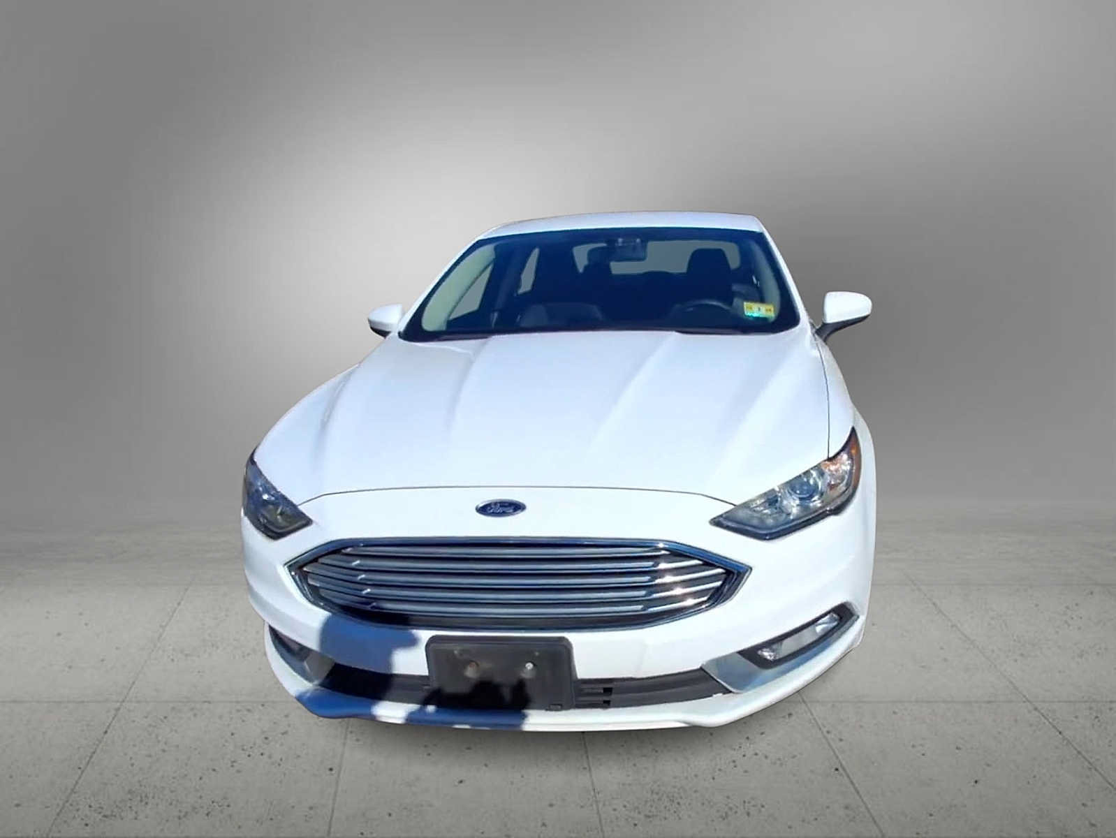 Used 2018 Ford Fusion SE w/ Equipment Group 201A FWD image 3