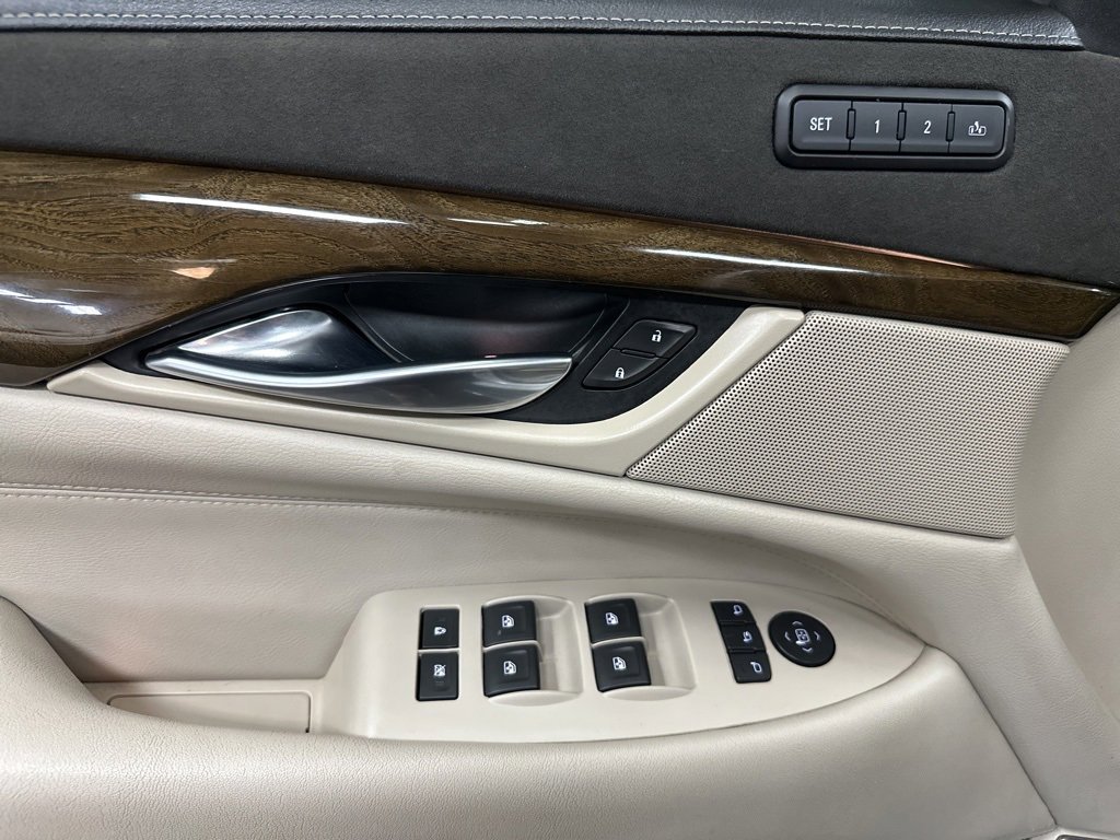 Used 2018 Cadillac Escalade Luxury image 19