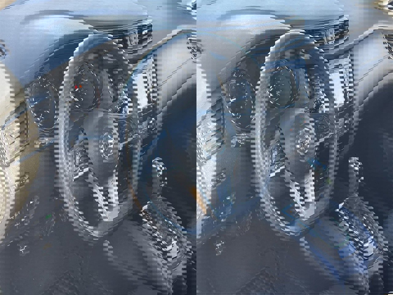 Used 2020 Nissan Rogue S image 17