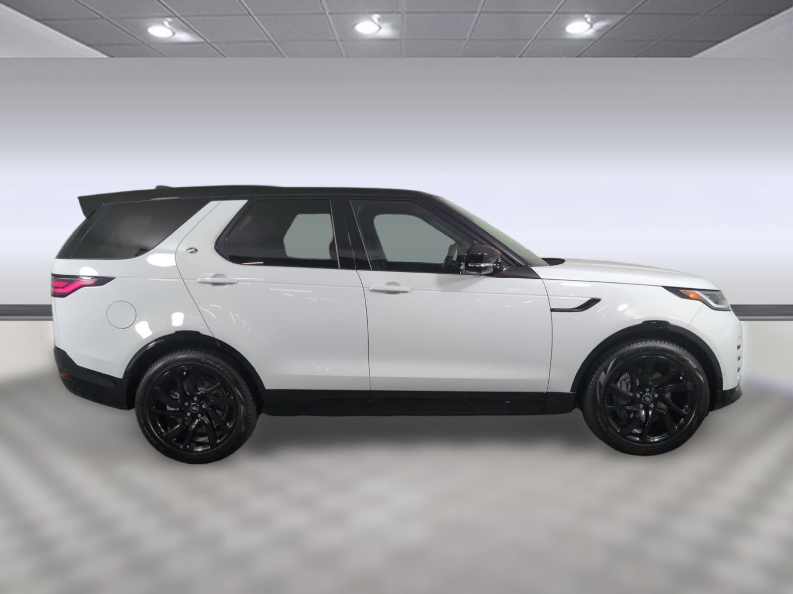 Certified 2025 Land Rover Discovery Dynamic SE AWD/4WD image 7