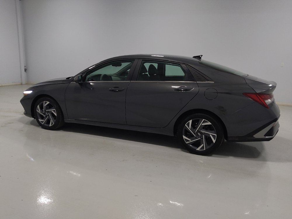 Used 2025 Hyundai Elantra SEL FWD image 3