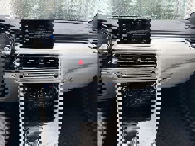 Used 2025 Genesis G70 2.5T image 13