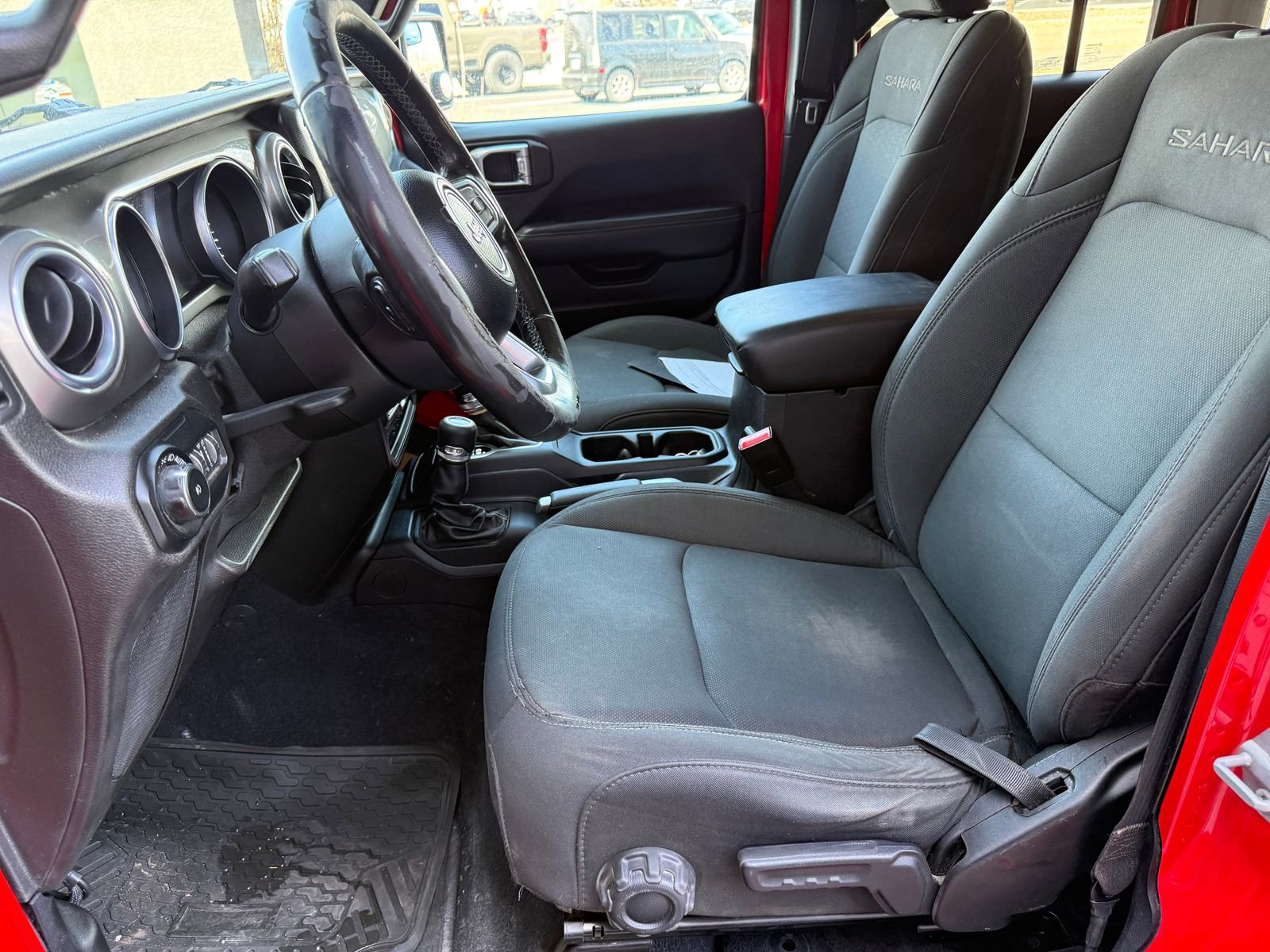 Used 2018 Jeep Wrangler Unlimited Sahara AWD/4WD image 7