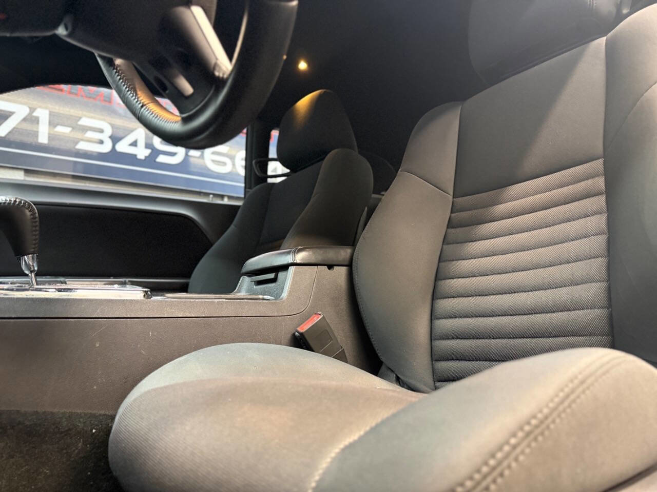 Used 2013 Dodge Challenger SXT image 10