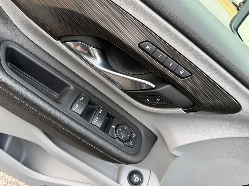 Used 2024 GMC Terrain SLT image 11