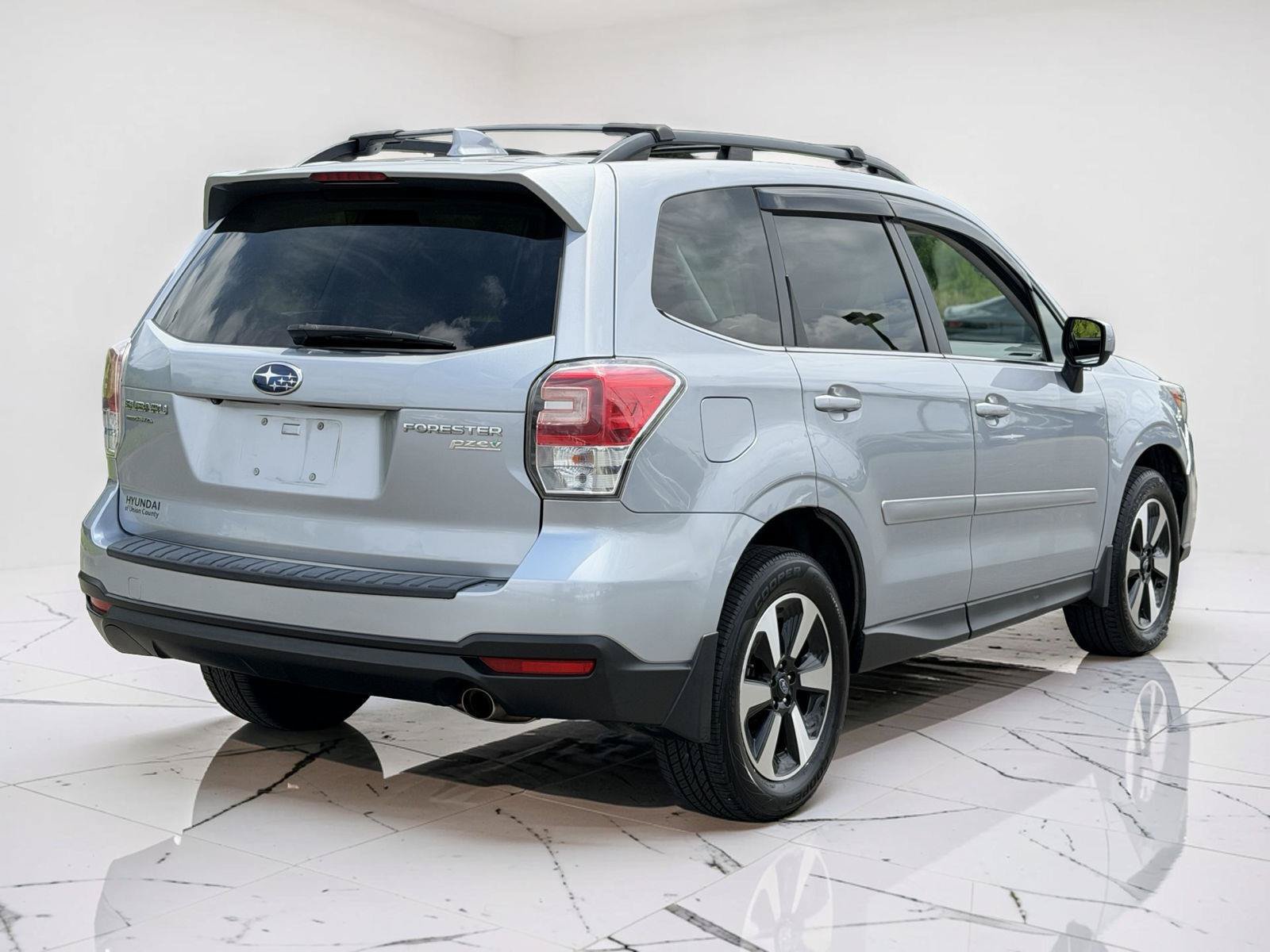 Used 2017 Subaru Forester 2.5i Limited w/ Popular Package #1 AWD/4WD image 3